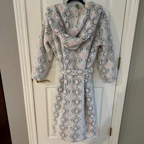 Pottery Barn Robe - Picture 2 of 3